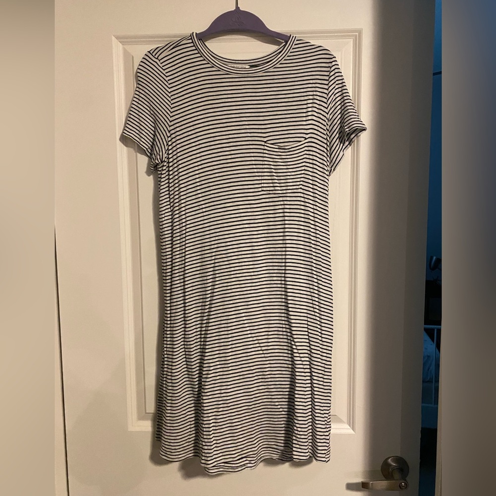 American Eagle Black and White Striped T Shirt Dress